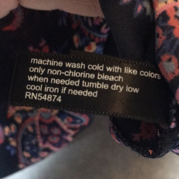 THE LIMITED Classic Paisley Print Easy Care Poly Fabric Navy w/Shades of Pink - Picture 15 of 16